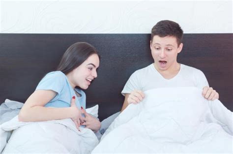 erecciones mañaneras|Por qué los hombres tienen erecciones por la mañana。